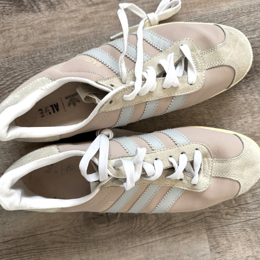 Men’s 8.5 gazelle adidas